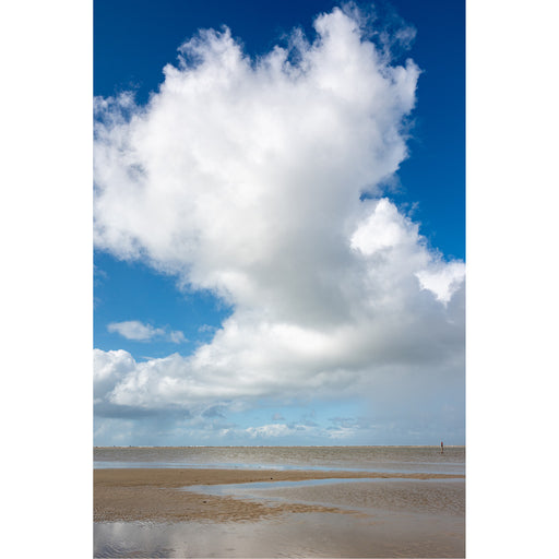 Wolken boven het strand