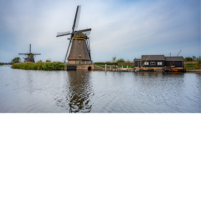 Molens en molenaarshuis, waterkant, Kinderdijk