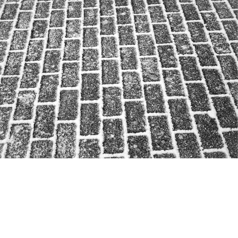 Sneeuw op de klinkervoegen