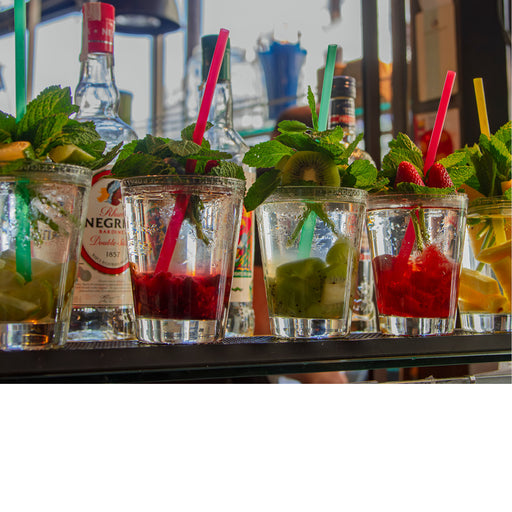 Kleurrijke, zuiderse cocktails op de toog