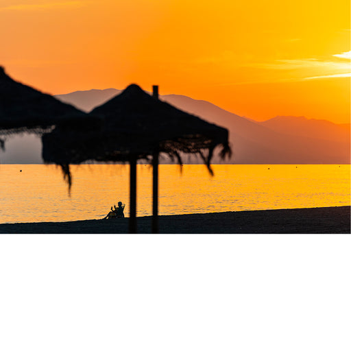 Silhouet tijdens zonsondergang op het strand