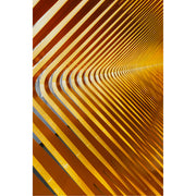 Abstract lijnenspel in geel en oranje