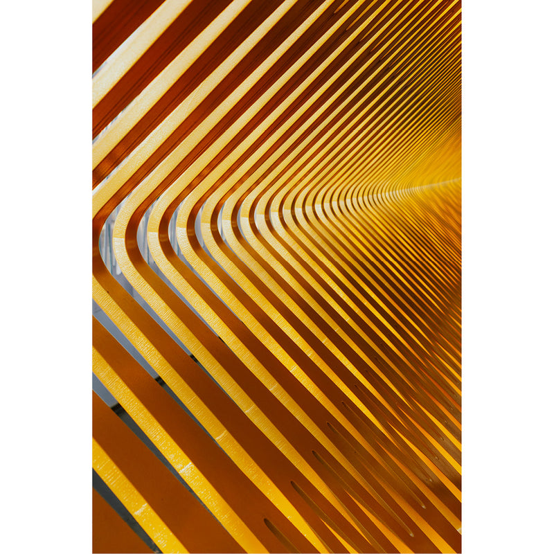 Abstract lijnenspel in geel en oranje