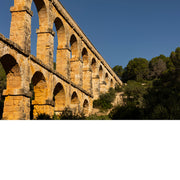 Romeins aquaduct in warm avondlicht
