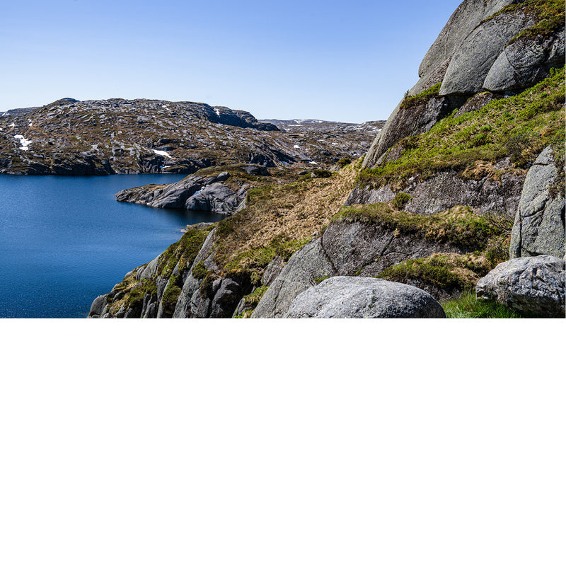 prachtige lodatie aan een meertje op weg naar de Lysebotn Fjord.