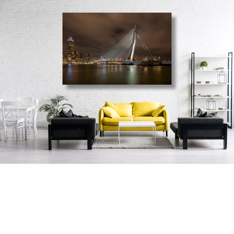 De skyline van Rotterdam met de Erasmusbrug