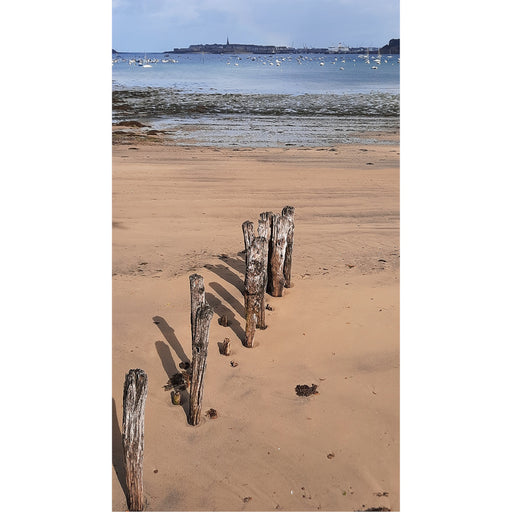 strand, zicht op St Malo