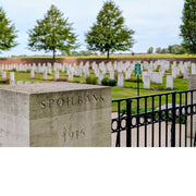 Spoilbank Cemetery, een begraafplaats van het Britse Gemenebest in het Belgische Heuvelland, opgericht in 1915 als gevolg van de hevige gevechten rond het kanaal van Ieper naar Komen.