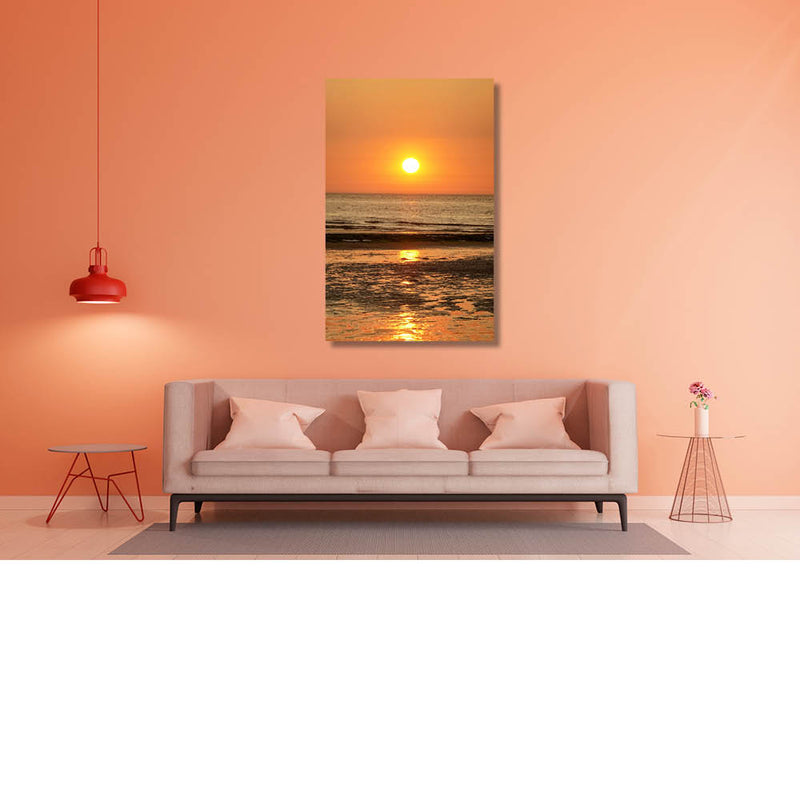 Voor de zon verdwijnt achter de horizon