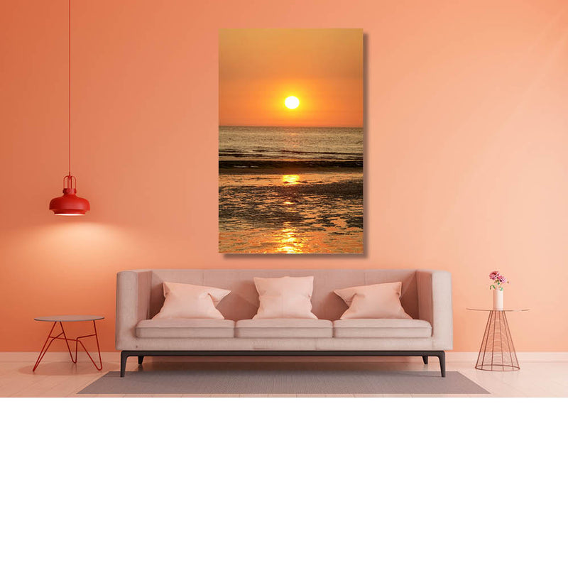 Voor de zon verdwijnt achter de horizon