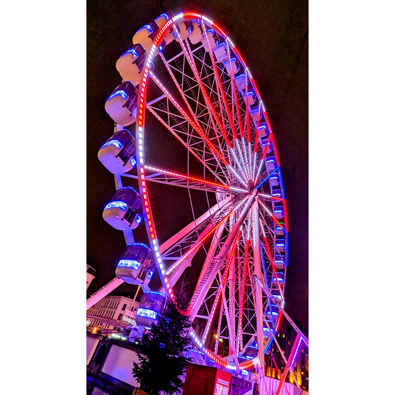 Het verlichte reuzenrad The View in Antwerpen is spectaculair, om in te zitten én om te zien.