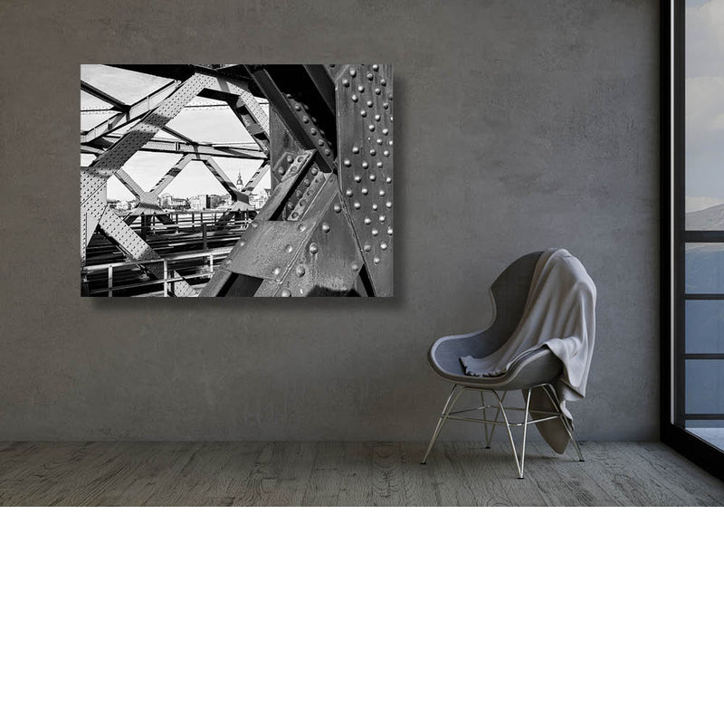 Door de brug de kerk