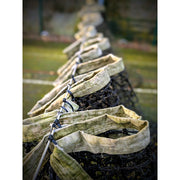 Blik op een verlaten tennisveld. Over dit net zullen nooit meer tennisballen vliegen.