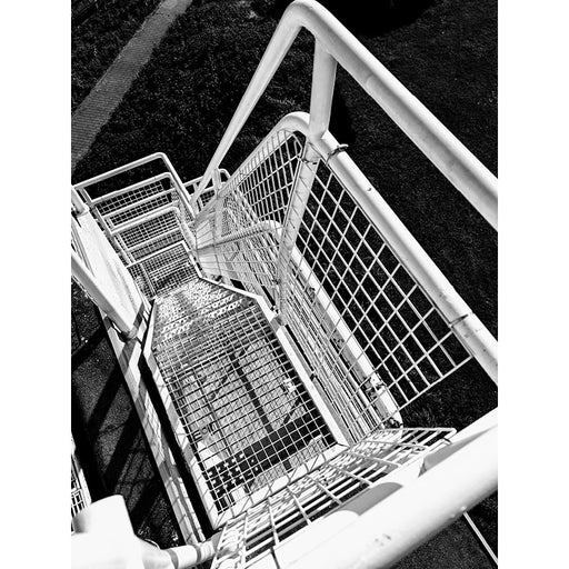 Boeiend spel van tralies en trappen, vanuit een hoogteperspectief.