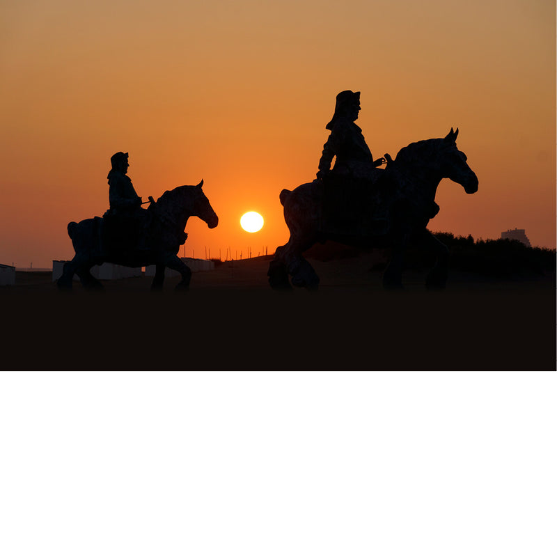 Dit standbeeld van garnaalvissers vind je in Oostduinkerke.