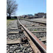 Deze spoorlijn is buiten gebruik, maar loopt nog steeds in de juiste richting.