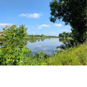 Beeld van de typische, mooie Scheldeboorden, met veel groen en veel water.