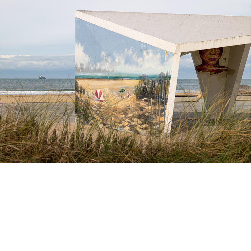 Staat op het strand in Calais