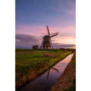 Een mooie windmolen in heerlijk rozelucht in Texel