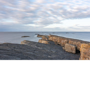 Lange sluitertijd rotsen in Northumberland aan de kust 