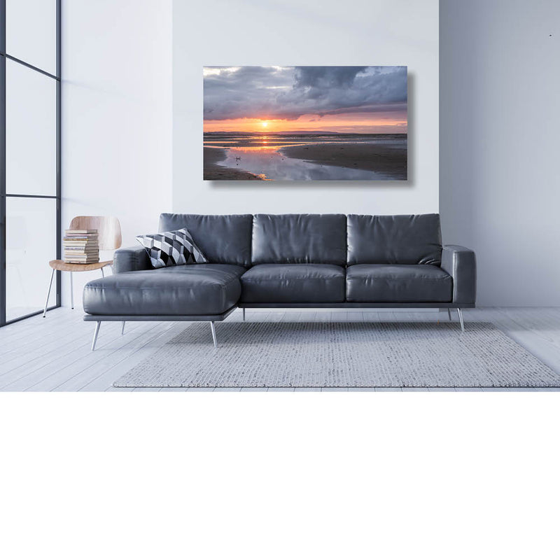 Spel van zon met wolken en water