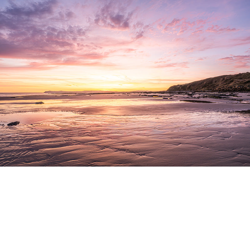 Een geweldige zonsopgang aan het strand aan de opaalkust