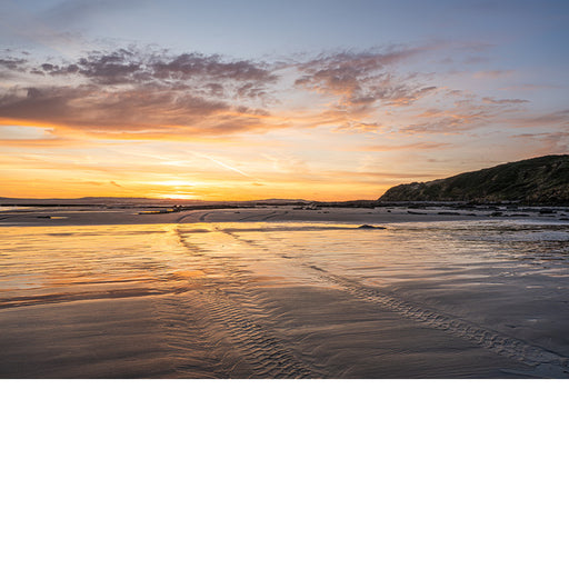 Een geweldige zonsopgang aan het strand aan de opaalkust