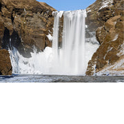 De indrukwekkende Skógafoss waterval in IJsland tijdens de winter.