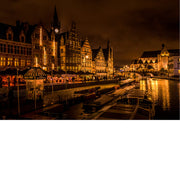 Het historisch centrum van Gent ziet er 's nachts betoverend uit.