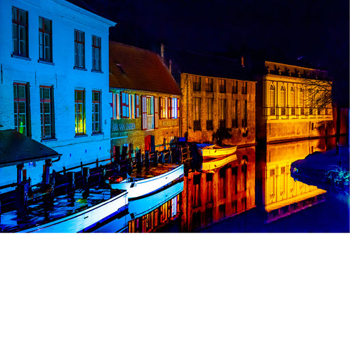 Het Dijver-kanaal is een van de meest pittoreske kanalen in Brugge en staat bekend om zijn historische gebouwen en serene wateren. 