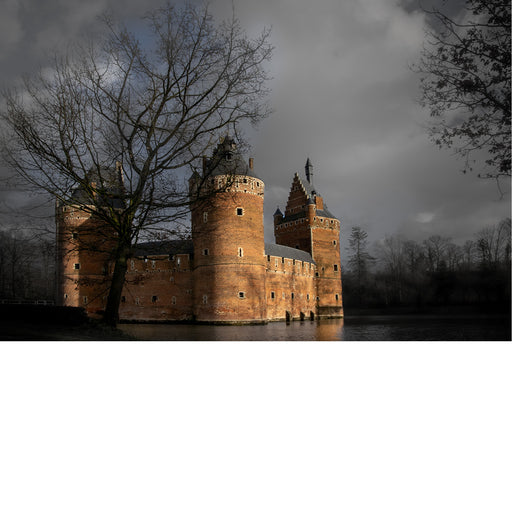 Kasteel van Beersel, een middeleeuws waterkasteel in de gemeente Beersel in Vlaams-Brabant, België. Het kasteel is een van de weinige goed bewaarde voorbeelden van middeleeuwse militaire architectuur in België