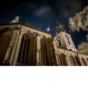 De kerk van Merchtem uit een originele hoek.