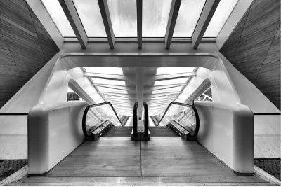 Roltrappen in spiegelbeeld, de foto