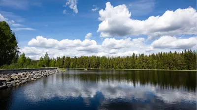 Bomen, wolken en relfectie, de foto