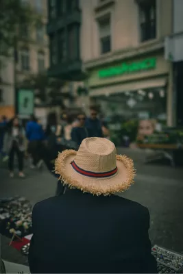 Straatverkoper in Parijs, de foto