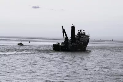 Werkschip en Kleine Boot, de foto