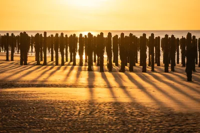 Schaduwen van strandsoldaatjes, de foto