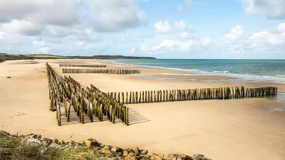 Strandpalen in slagorde, de foto