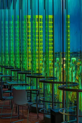 Gebogen Glas voor Gele Toren, de foto