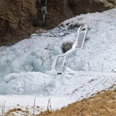 Rounded ice mounds below the steps, de foto