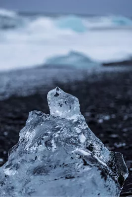 Clear ice with soft background, de foto