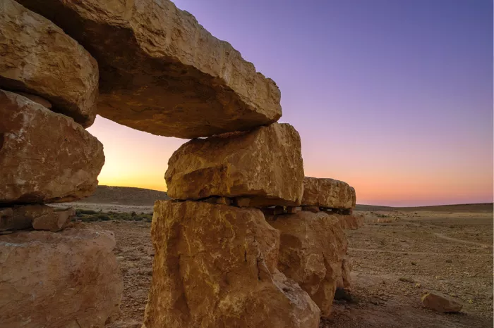 Dit is een van de sculpturen in het Desert Sculpture Park in Mitzpe Ramon, Israël. Het park, ook wel bekend als de Ezra Orion Desert Sculpture Park, is een openluchtmuseum in de Negev-woestijn. 