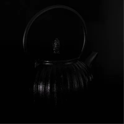 low-key Theepot, de foto
