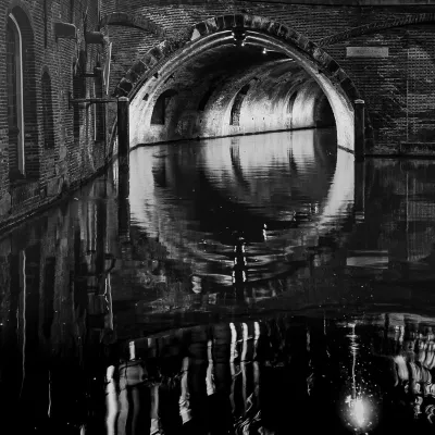 Stadhuisbrug in Spiegelbeeld, de foto